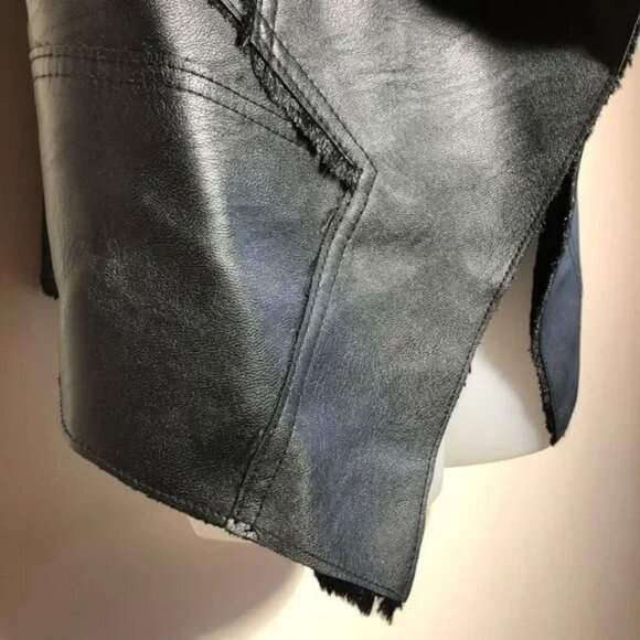 BLANK NYC WOMEN'S BLACK FAUX LEATHER & FAUX FUR DRAPE VEST SIZE MEDIUM - Picture 4 of 7